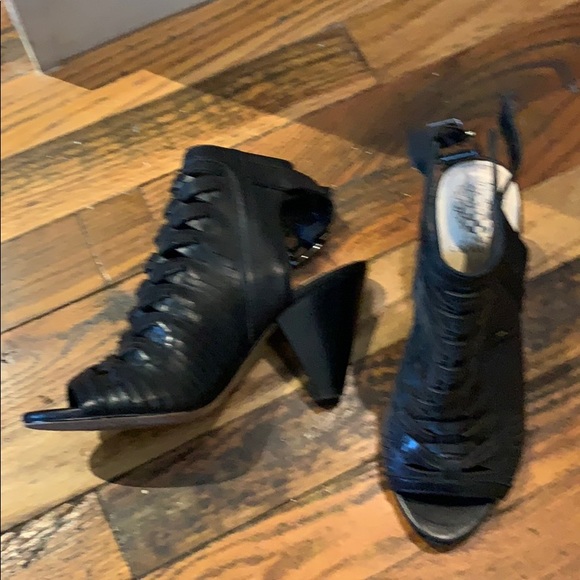 Vince Camuto Black Leather Heel - Picture 2 of 3